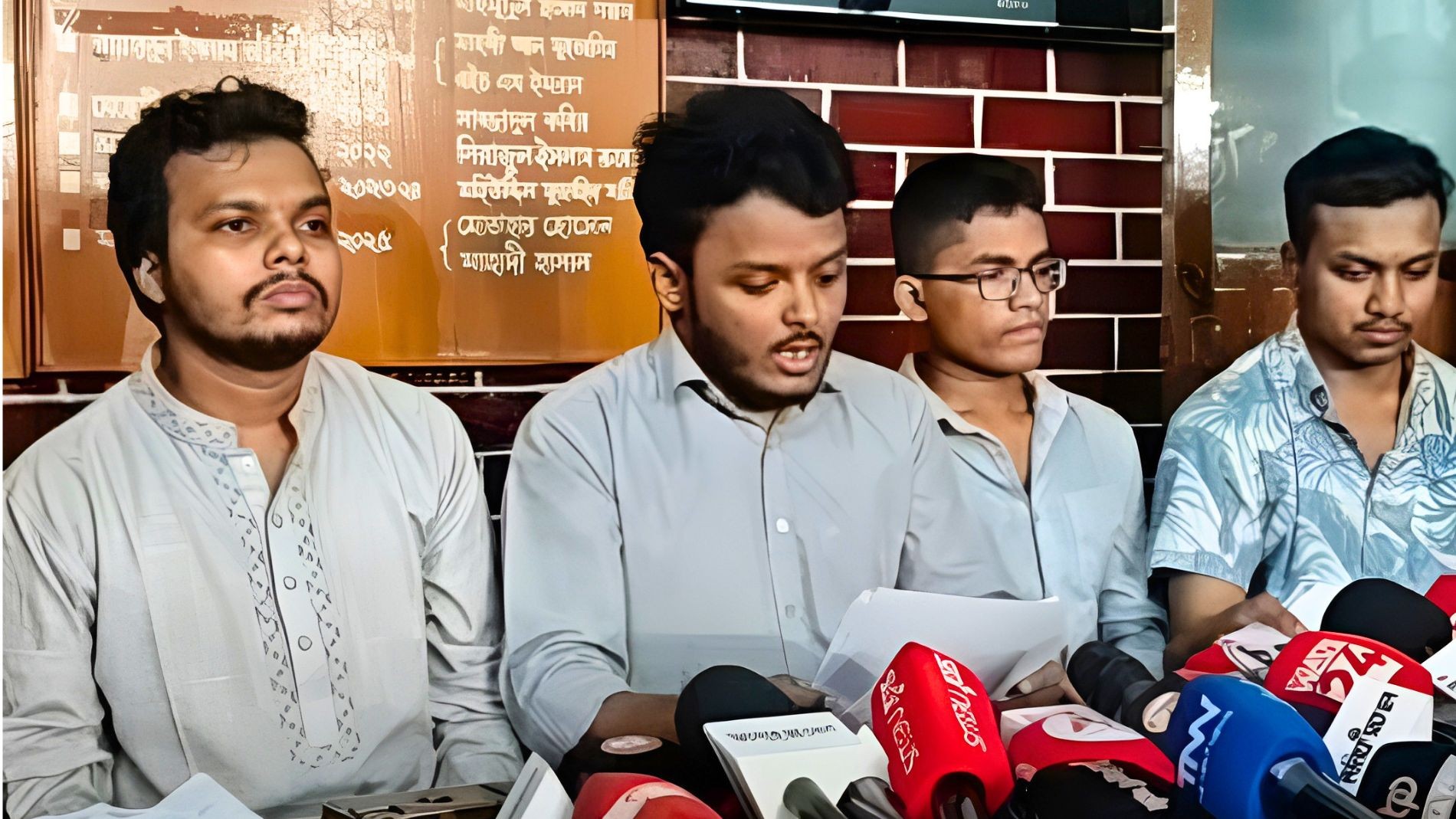 ঢাবির ১০ সাংবাদিকের ওপর হামলা: ২৪ ঘন্টার আল্টিমেটাম ঢাবি সাংবাদিক সমিতির